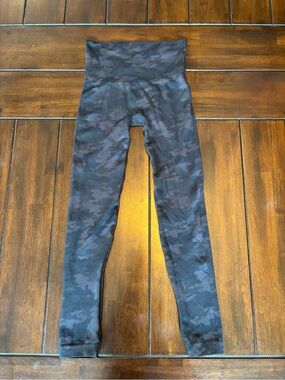 SPANX Black Camo Leggings High-Waist - Black & Gray Shape Wear Seamless size M